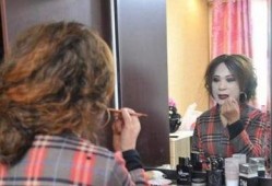 红大爷男扮女装视频无删减,一场跨越性别的时尚演绎